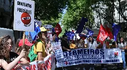 Enfermeiros cumprem segundo dia de greve